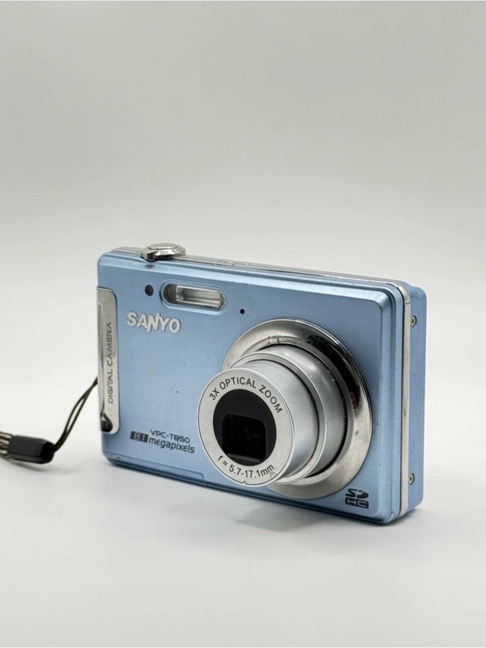 Sanyo Compact Digital Camera in Light Blue - 8.1 MP, 3x Optical Zoom